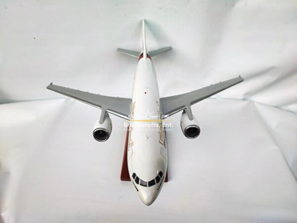 Model of A300-600R Emirates Airlines with detailed craftsmanship.